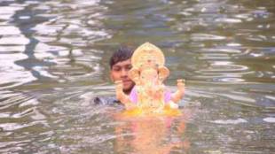 Crowds gather in Sangli to watch the spectacle after Gauri home made Ganesh visarjan 2025