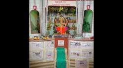 Ganeshotsav 2025 : सिंधुदुर्ग : सावंतवाडी निरवडे येथे गणेश सजावटीतून सावंतवाडी रेल्वे टर्मिनसची व्यथा अधोरेखित