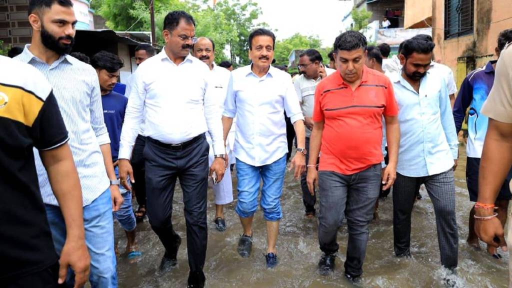 Disaster Management Minister Girish Mahajan helps disaster victims