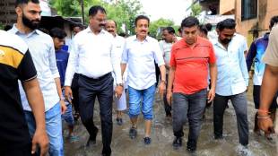 Disaster Management Minister Girish Mahajan helps disaster victims