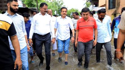 Disaster Management Minister Girish Mahajan helps disaster victims Disaster Management Minister Girish Mahajan helps disaster victims