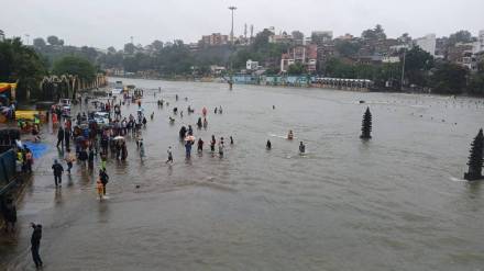 A youth from Jalgaon drowned in godavari during visarjan