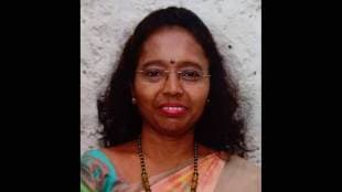 Accident due to potholes at Sindhudurg district headquarters, death of female government official