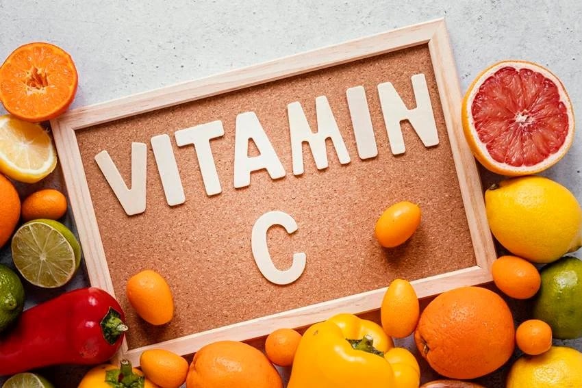 five everyday habits that damage the eyesight and three vitamins that naturally improve vision
