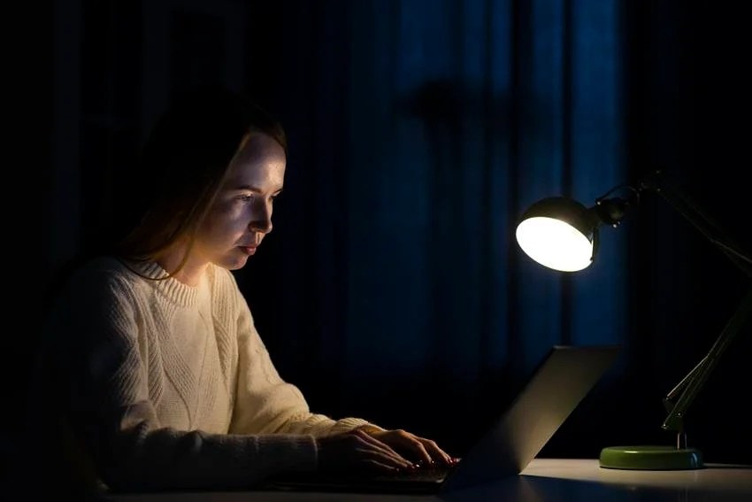 five everyday habits that damage the eyesight and three vitamins that naturally improve vision