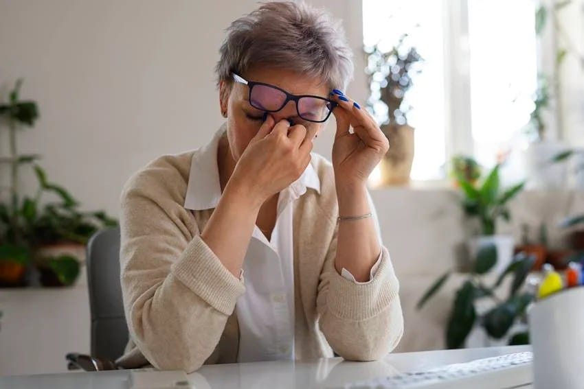 five everyday habits that damage the eyesight and three vitamins that naturally improve vision