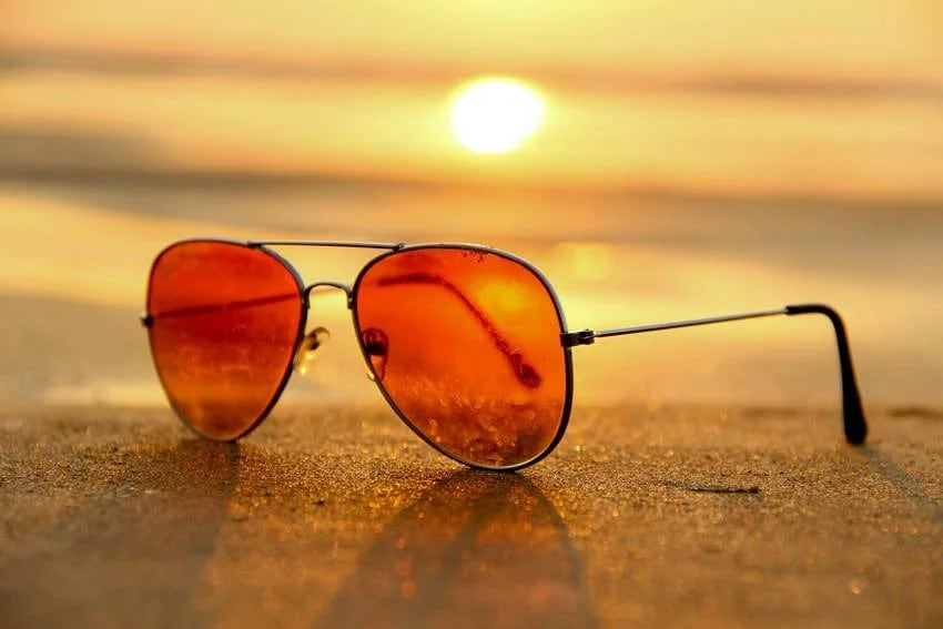five everyday habits that damage the eyesight and three vitamins that naturally improve vision