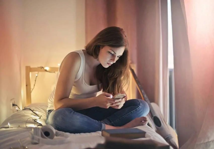 five everyday habits that damage the eyesight and three vitamins that naturally improve vision