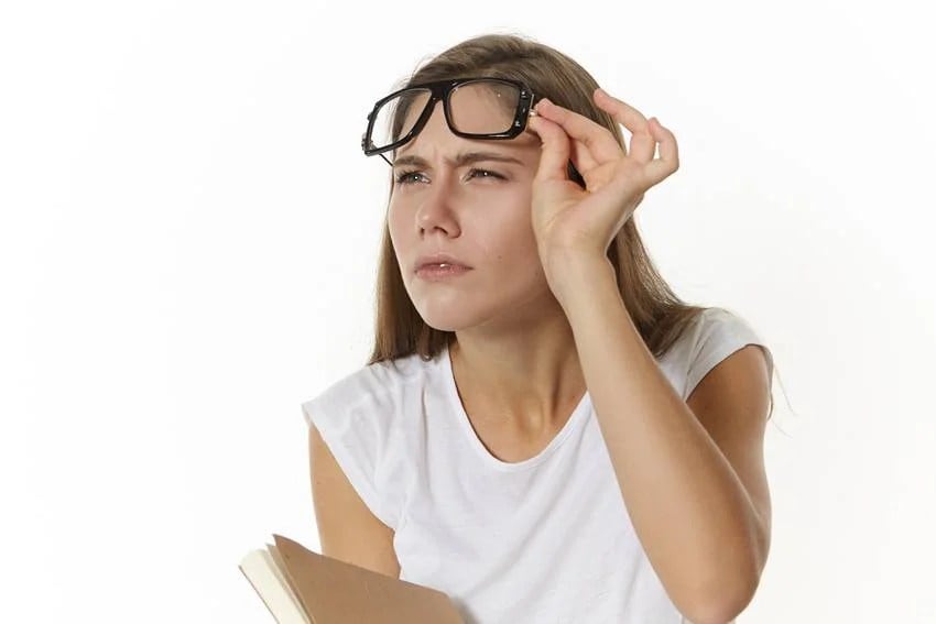 five everyday habits that damage the eyesight and three vitamins that naturally improve vision