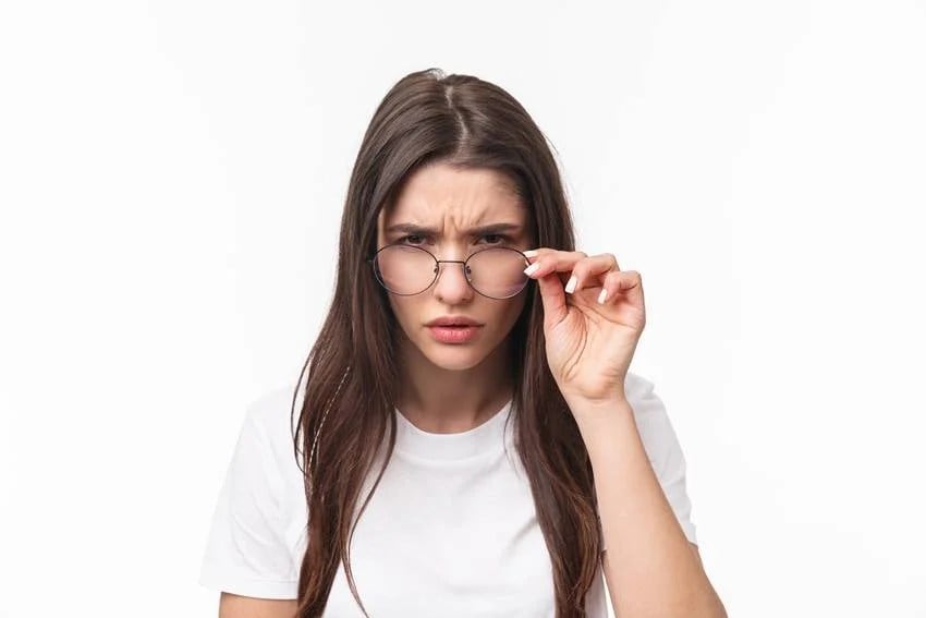 five everyday habits that damage the eyesight and three vitamins that naturally improve vision
