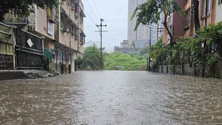Helicopter rescues citizens stranded at home due to rain Pune print news Helicopter rescues citizens stranded at home due to rain Pune print news
