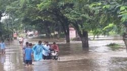 बारामती, इंदापूर परिसरात मुसळधार पाऊस; काझड येथील जोड कालवा फुटला…