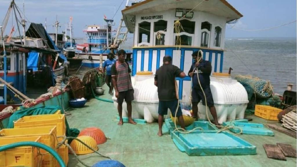 Action taken against Karnataka high speed trawling boat for fishing in Sindhudurg maritime boundaries