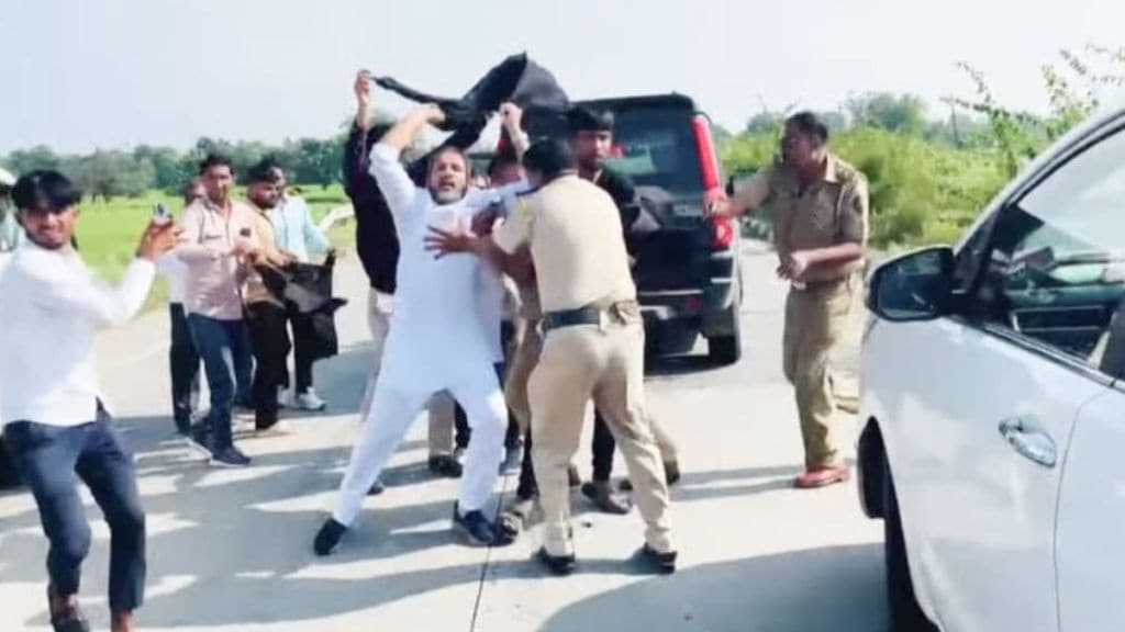 hingoli farmers protest black flags agriculture minister dattatraya bharane over drought loan waiver