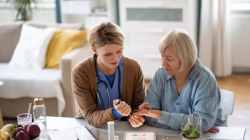Diabetes : पहाटे ३ वाजता साखरेचं प्रमाण किती असतं? डॉक्टर याच वेळी तपासणी करायला का सांगतात?