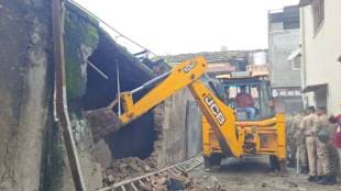 The Municipal Corporation razed the constructions of 5 illegal slaughterhouses in Nagar city