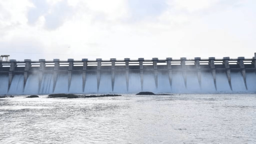 floating solar power project, Jayakwadi solar energy, NTPC solar projects, solar irrigation electricity savings,