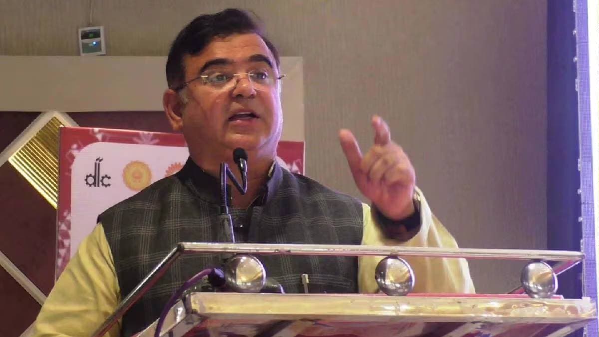कर्ज परतफेड केल्यानंतरच कृषी उत्पन्न बाजार समित्यांना लाभ; पणन मंत्री जयकुमार रावल यांचा आदेश