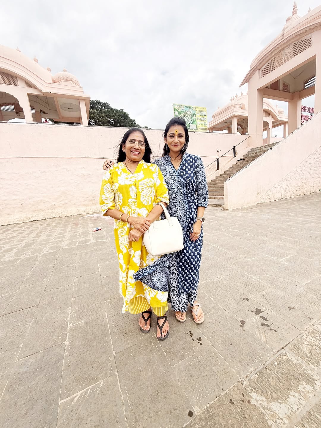 tharala tar mag fame jui gadkari visit pandharpur with her mom