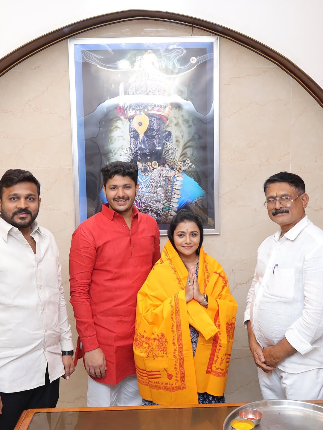 tharala tar mag fame jui gadkari visit pandharpur with her mom