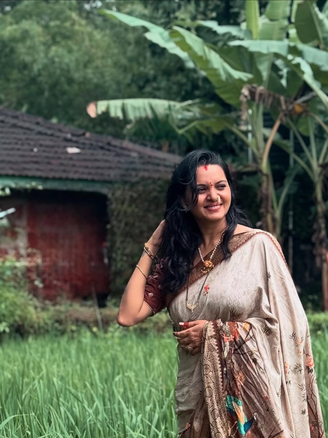 marathi actress khushboo tawde celebrated birthday in kokan with family