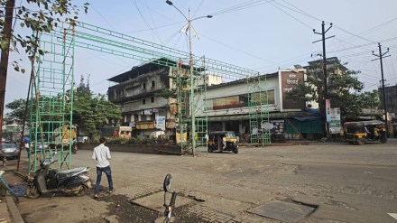 Kalyan East road arches,