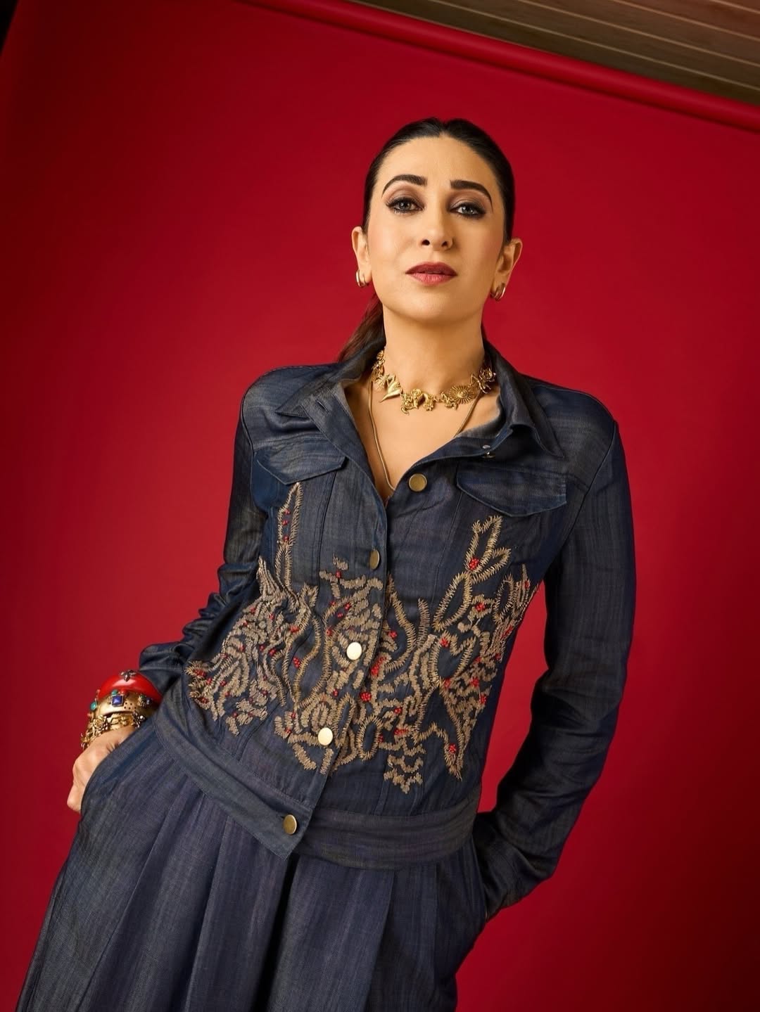 karisma kapoor wants share in ex husband property