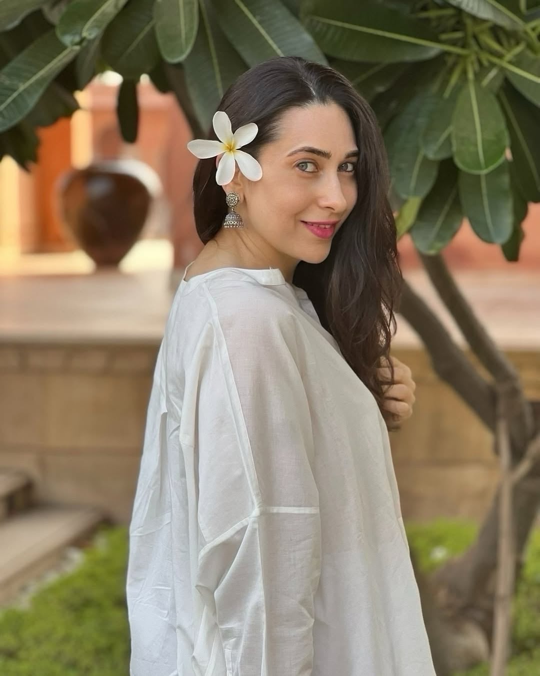 karisma kapoor wants share in ex husband property