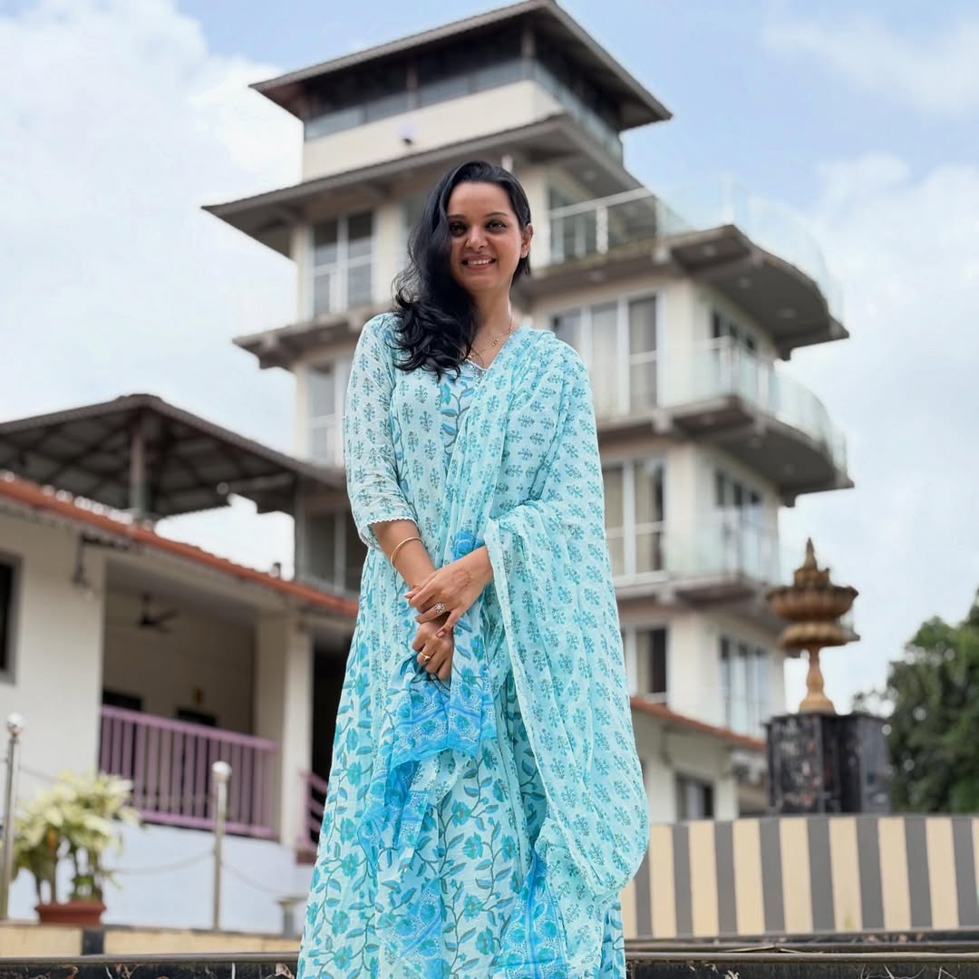marathi actress khushboo tawde celebrated birthday in kokan with family