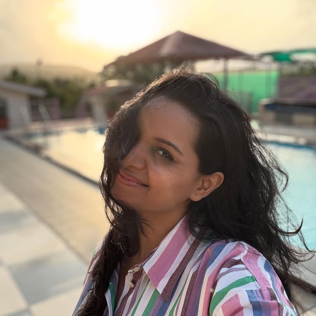 marathi actress khushboo tawde celebrated birthday in kokan with family