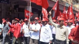 labour unions protest maharashtra government extends workers shift to 12 hours