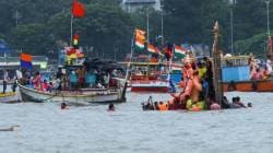 लालबागच्या राजाचे ग्रहण कालावधीत विसर्जन केल्याने भाविक संतप्त; मंडळावर फौजदारी गुन्हे दाखल करण्याची मच्छीमार संघटनेची मागणी