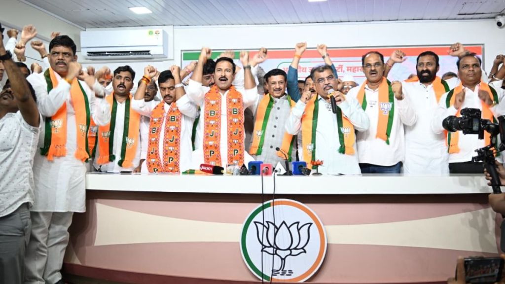 bapu bhegde supporters including congress ncp leaders join bjp in maval