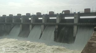 dharashiv heavy rain manjara dam water released villagers alerted terna river flood latur highway closed