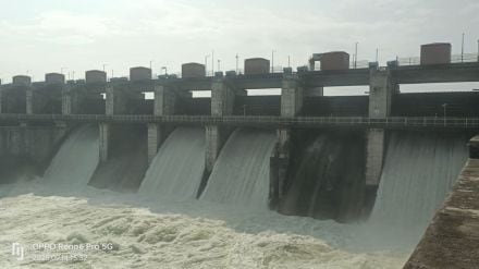 dharashiv heavy rain manjara dam water released villagers alerted terna river flood latur highway closed
