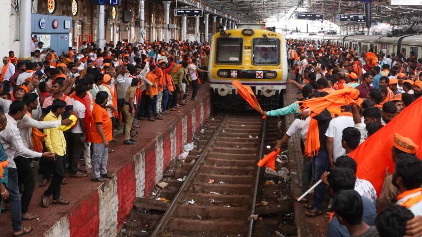 maratha mocha mumbai local train
