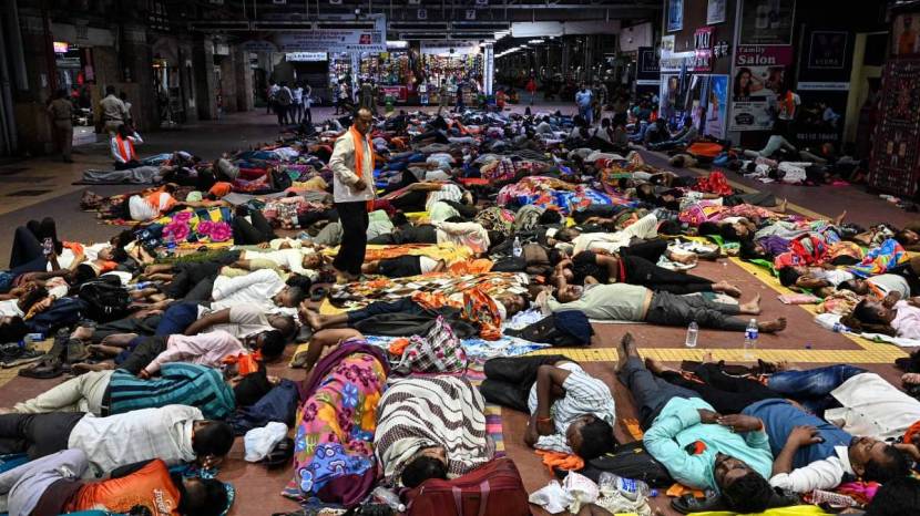 maratha morcha local train