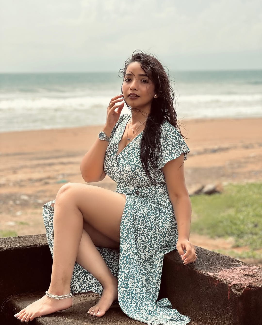 marathi actress ishaa sanjay beach photoshoot