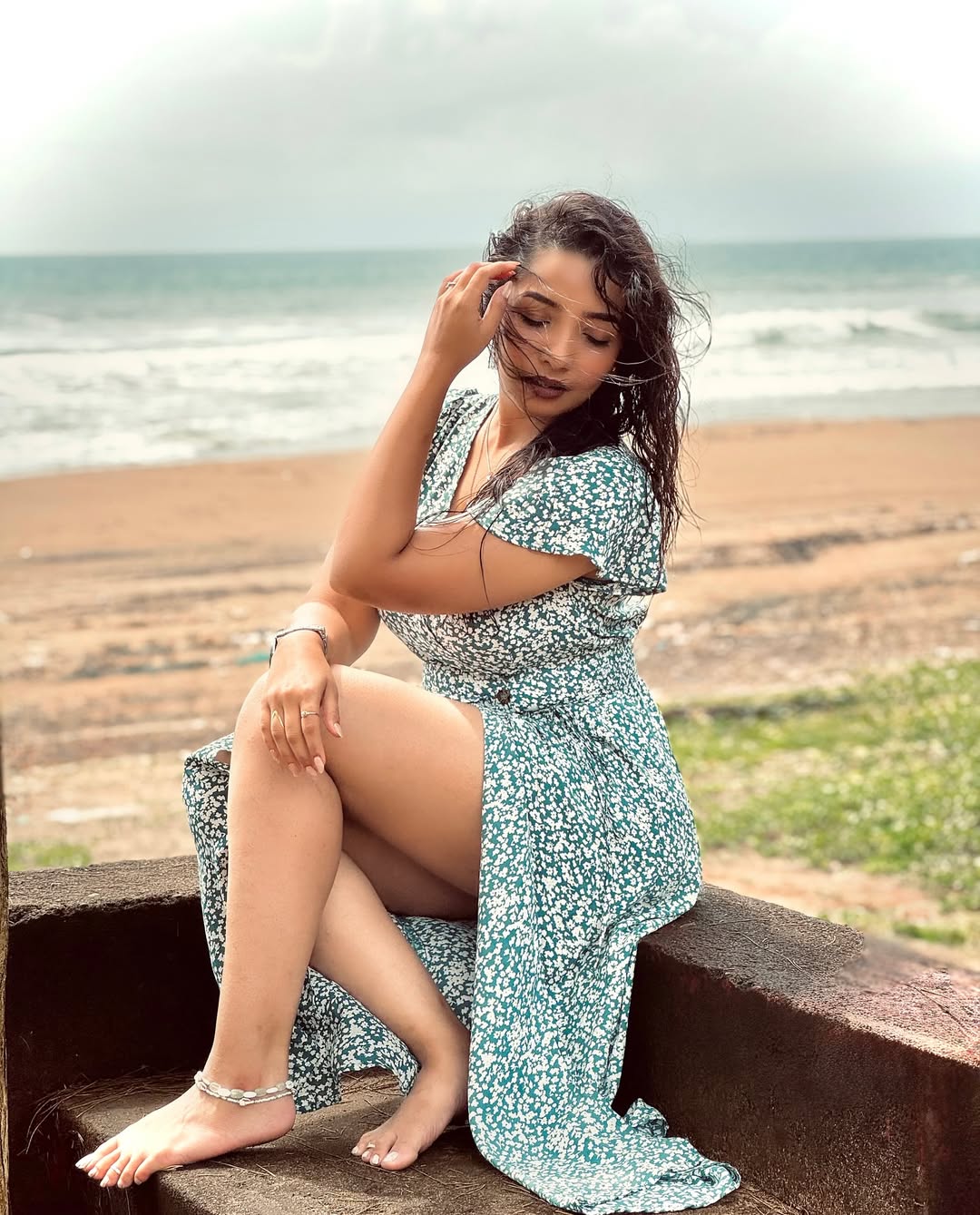 marathi actress ishaa sanjay beach photoshoot
