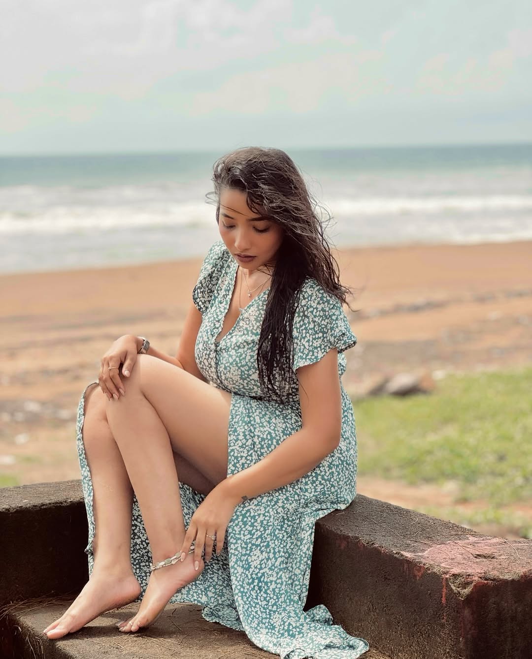 marathi actress ishaa sanjay beach photoshoot