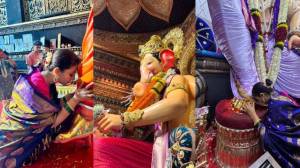 ‘पुढच्या वर्षी लवकर ये’; सायली संजीवने घेतलं मुंबईतील मोठ्या गणपतींचं दर्शन, पाहा फोटो