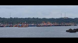 82 fishing boats from Gujarat with 658 sailors have arrived at Devgad port for safety