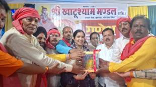 बाप्पाच्या मोदकाचा तब्बल १ लाख ८५ हजारांना लिलाव; (लोकसत्ता टिम)