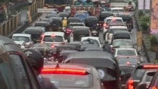 mumbai rain traffic jam live updates heavy rain causes waterlogging traffic disruption