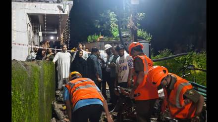 The structure of a building in Lucky Compound in Mumbra collapsed
