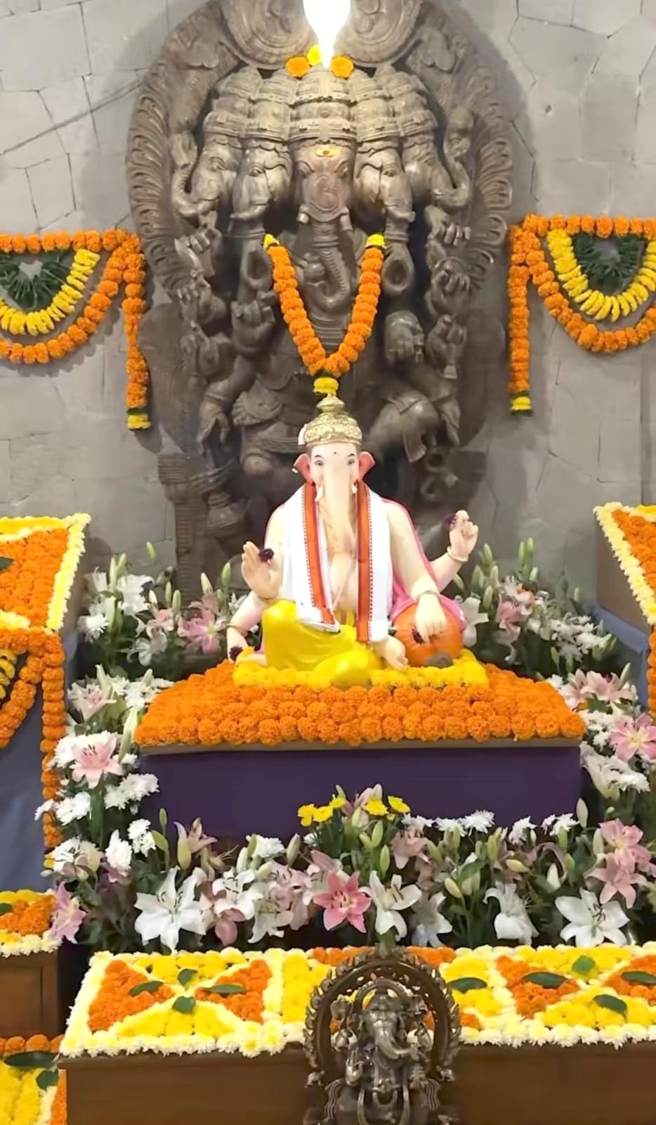 cm devendra fadnavis visit nana patekar home for ganpati festival