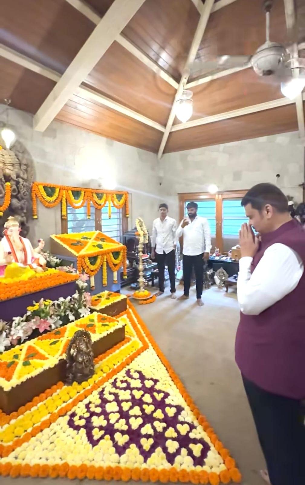cm devendra fadnavis visit nana patekar home for ganpati festival