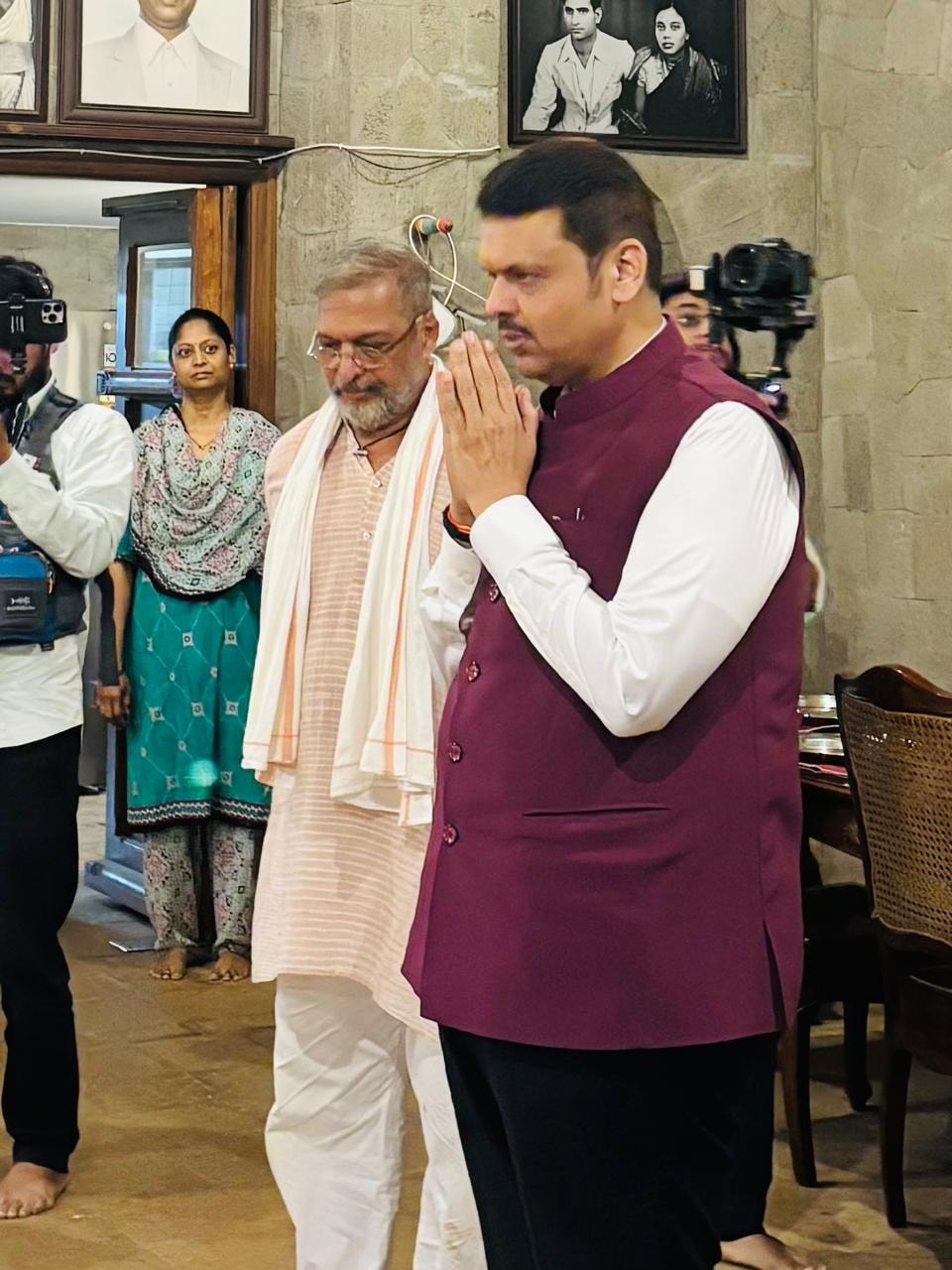 cm devendra fadnavis visit nana patekar home for ganpati festival