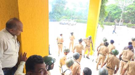 Nandurbar vandalism, stone pelting...127 detained