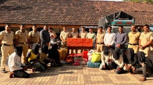 nashik dindori police arrest gang looting vehicles at sawala ghat